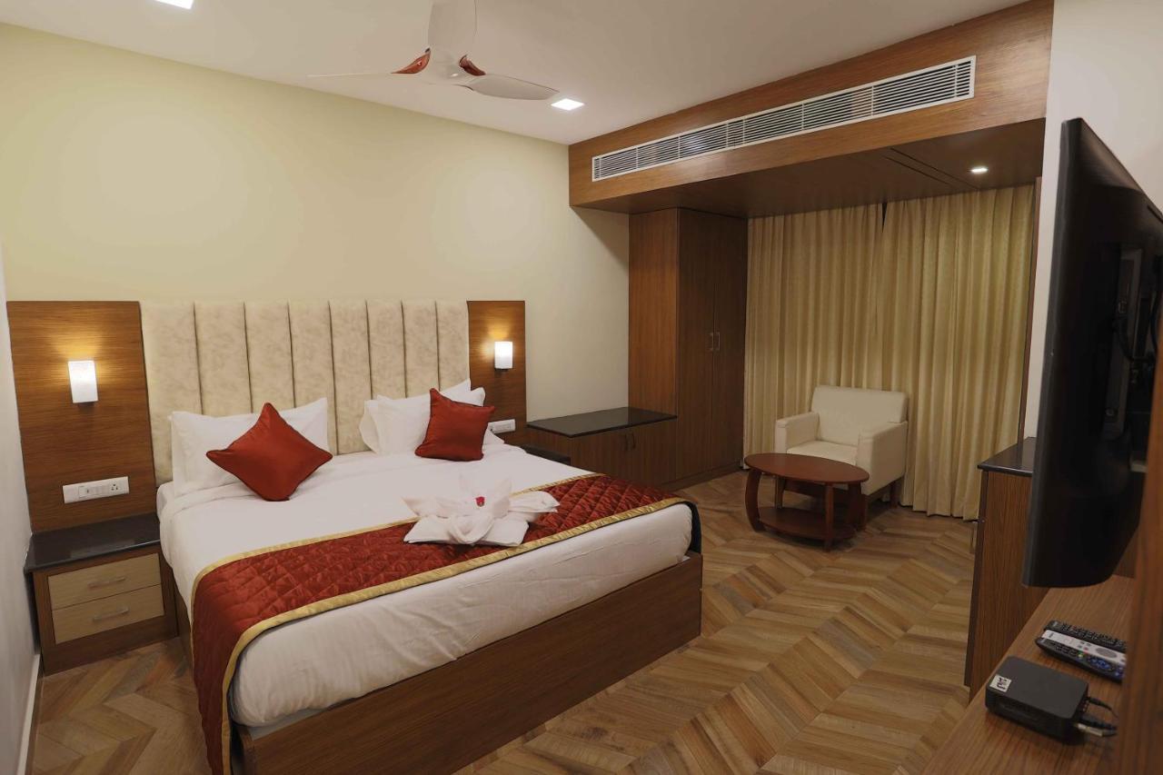 Hotel Bluemoon Tirunelveli Bagian luar foto